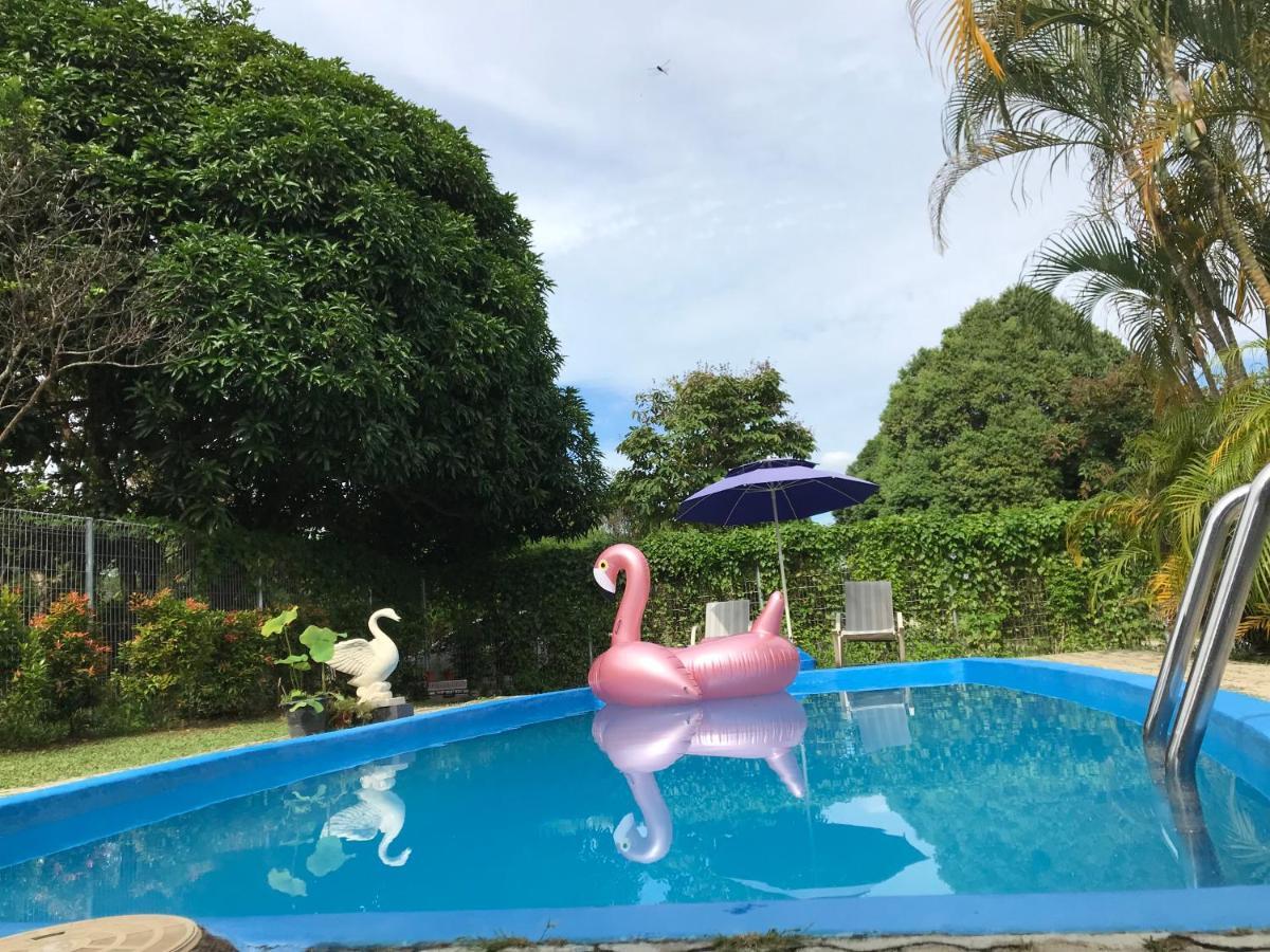 Melaka Afamosa Resort D'Amour Comfortable And Healing With Theater Projector Private Villa With Garden View Swimming Pool Seasonal Christmas Theme Экстерьер фото